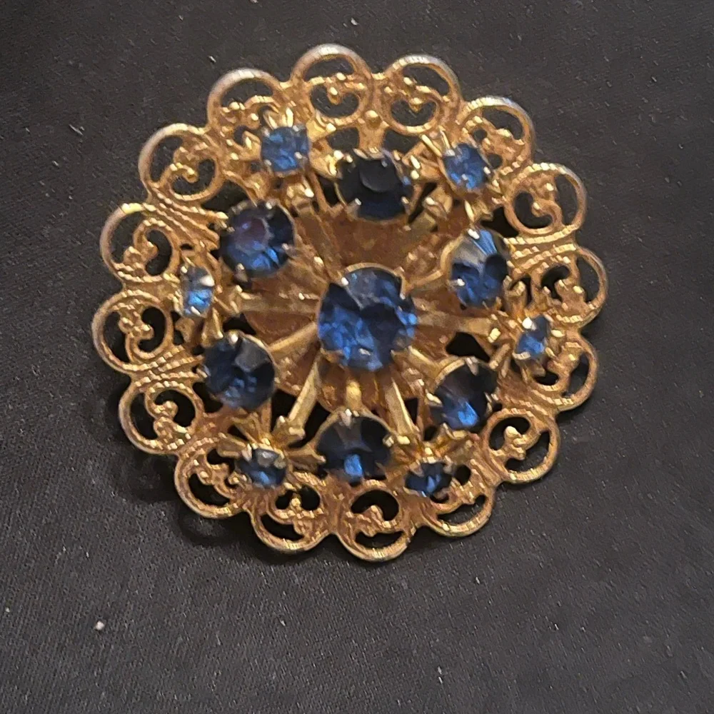 Vintage Gold Tone Circle Brooch with Deep Blue Rhinestones